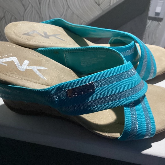 ANNE  KLEIN.   wedge sandals turquoise. Fun size 10 - Picture 3 of 9